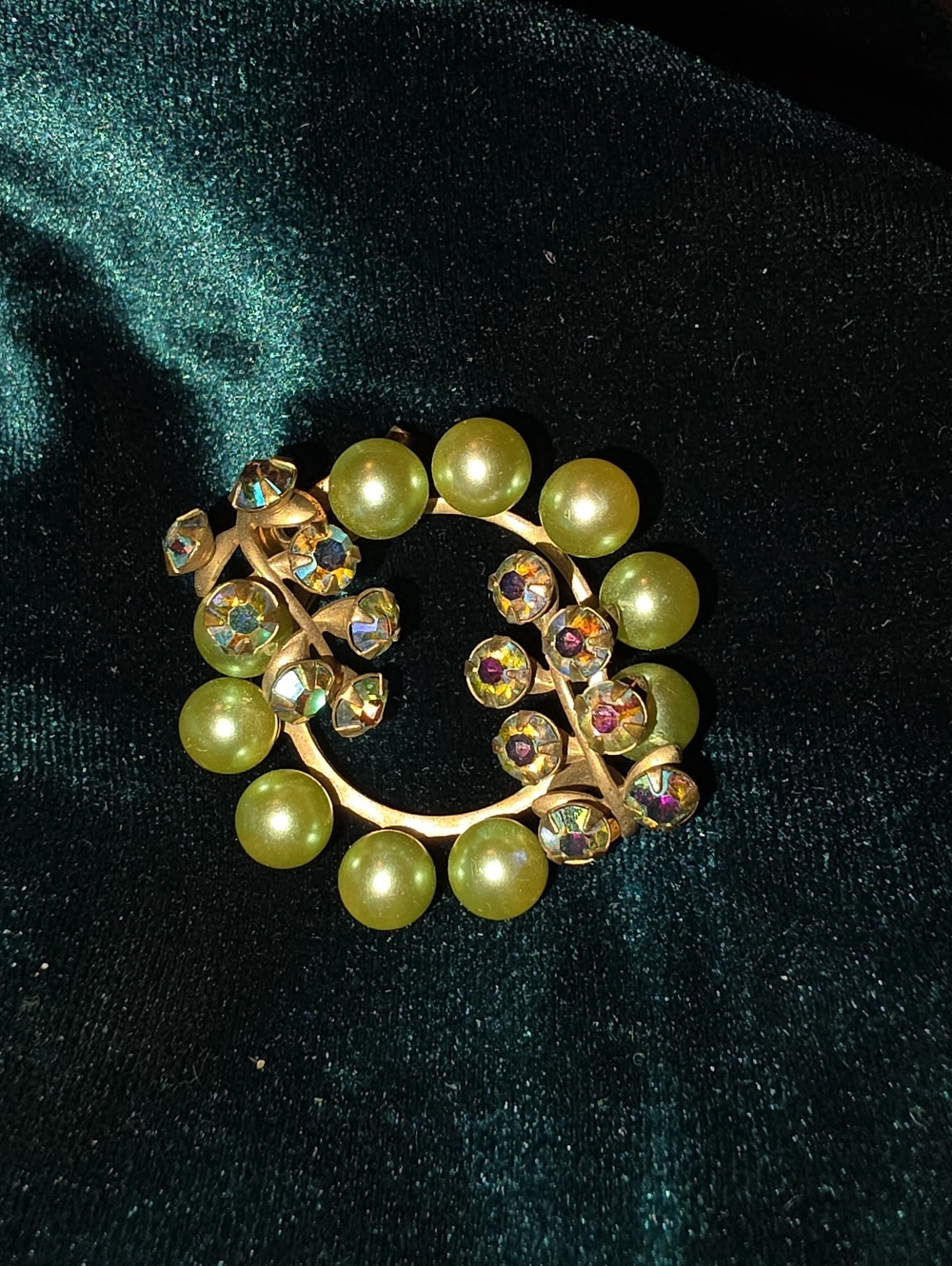 1950s Green Pearl & Aurora Crystal Circular Brooch - Unknown Brand
